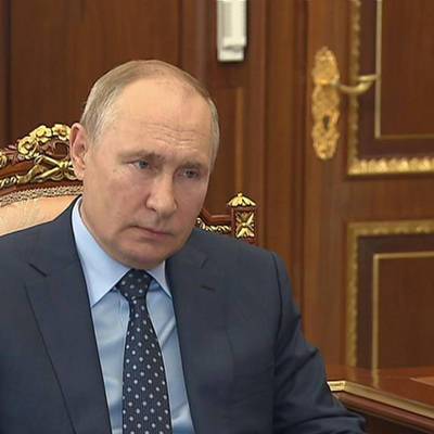 Владимир Путин поздравил российского легкоатлета Дениса Гнездилова с победой на Паралимпиаде в толкании ядра