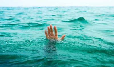 В Одесі на міському пляжі потонув відпочивальник: тіло винесли з води