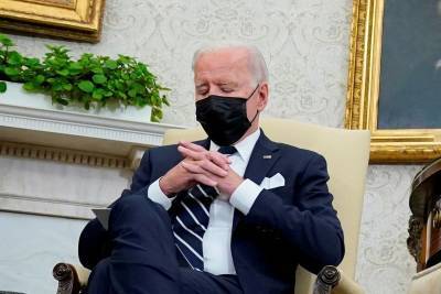 "Проснись, Джо": в Конгрессе потребовали отставки "уснувшего" Байдена