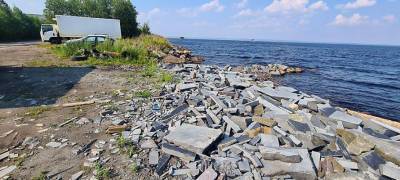 Какое озеро в Карелии больше загрязнено: Ладожское или Онежское?