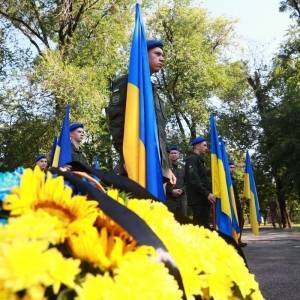 В Запорожье прошел митинг ко Дню памяти защитников Украины. Фото