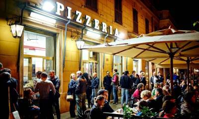 Ограничения для невакцинированных: мужчине "впаяли" крупный штраф за обед в итальянской пиццерии без COVID-сертификата