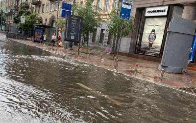 В Киеве прошел мощный ураган с ливнем