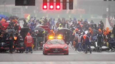 Старт Гран-при Бельгии задержан более чем на полтора часа из-за сильного дождя