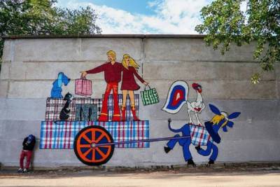 Новое граффити «Бременских музыкантов» появилось на ул. Пехотинцев в Екатеринбурге