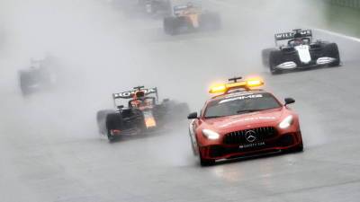 Гран-при Бельгии возобновили спустя три часа после приостановки