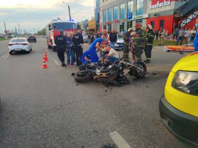 Момент столкновения мотоцикла и автомобиля в Твери попал на видео