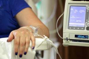 В двух областях Украины превышен уровень госпитализации с коронавирусом