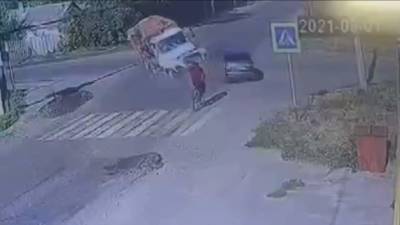 ЧП. Меж двух огней: грузовик опрокинулся на велосипедиста в Россоши
