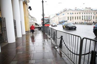 В центре Петербурга протекла крыша дома