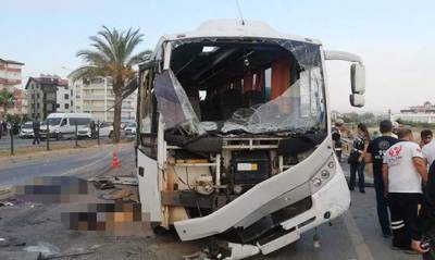 В Анталье перевернулся автобус с российскими туристами. Три человека погибли