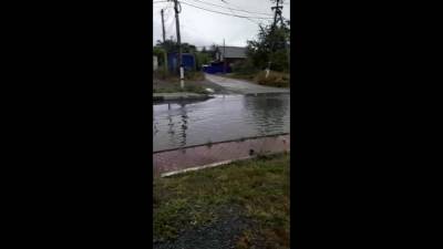 На улице Шахтовой в Горнозаводске ливневка не справляется с дождями - sakhalin.info - Горнозаводск