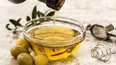 Эксперт сравнил пользу подсолнечного и оливкового масла