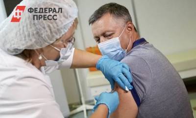 Губернатор Кобзев поставил прививку от коронавируса