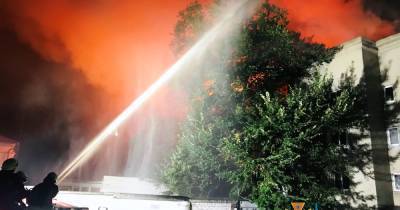 В Запорожье горел жилой дом, пожар тушили по двум направлениям (ФОТО)