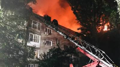 В Запорожье ночью горел многоквартирный дом