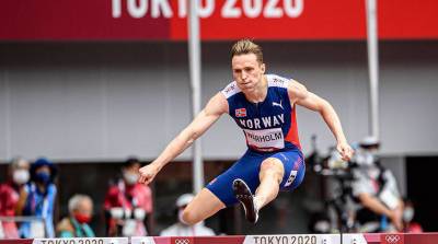 Норвежец Вархольм победил на Играх в Токио в беге на 400 м с барьерами