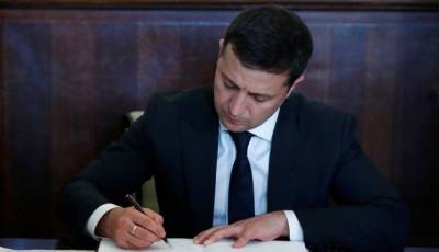 Зеленский подписал закон о банках в угоду МВФ