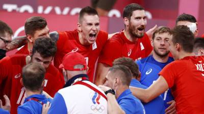 Тренер сборной России по волейболу прокомментировал выход в полуфинал ОИ
