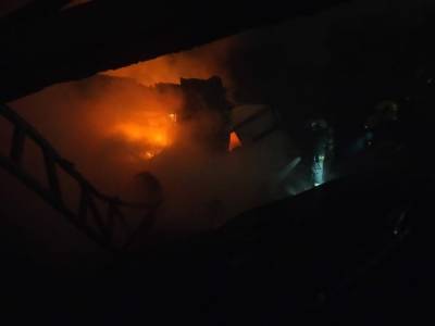 Дом, два автомобиля и склад горели минувшей ночью в Нижнем Новгороде