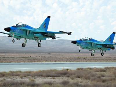Президент Туркменистана лично решил испытать новый самолет армии. Местные СМИ выпустили хвалебные статьи о полете