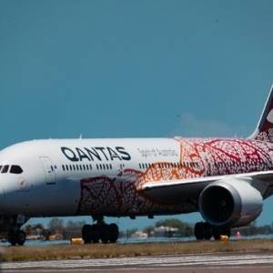 Австралийская авиакомпания отправит в отпуск за свой счет тысячи сотрудников