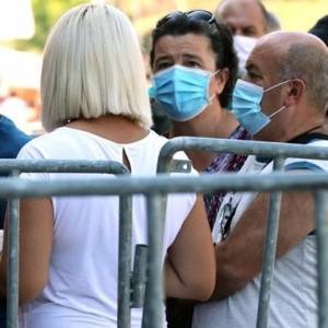 За сутки в Украине выявили 827 случаев коронавируса