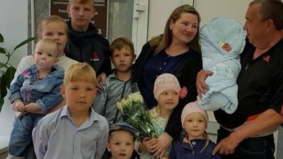 Мать 10 детей из Новосибирска объявила о разводе с мужем после 14 лет брака