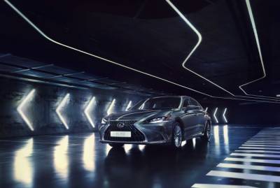 Обновленный бизнес-седан Lexus ES доступен для заказа в России