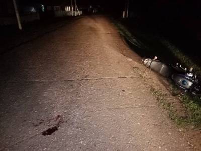 В Башкирии пьяный мотоциклист опрокинулся на проезжей части
