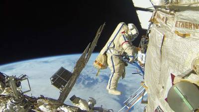 Стали известны даты ближайших выходов российских космонавтов в открытый космос