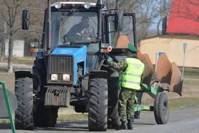 Белорусских пограничников уличили в помощи стремящимся в Литву мигрантам