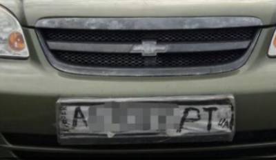 На Киевщине оштрафовали водителя, который от руки нарисовал номерной знак (ФОТО)