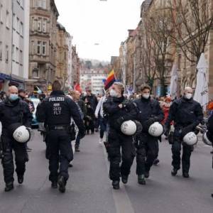 Полиция Берлина начала более 500 расследований против участников антиковидных акций