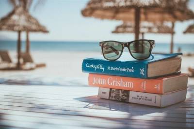 10 небанальных книг для летнего отдыха