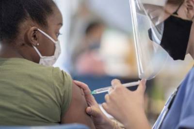 ОАЭ вводит обязательную вакцинацию для школьников