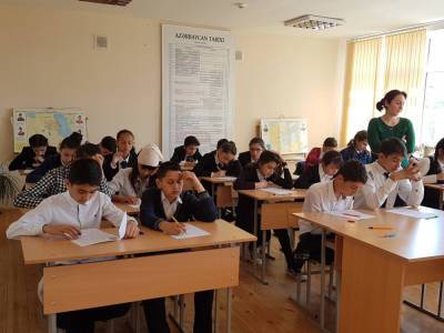 Пенсия учителей с 25-летним трудовым стажем должна составлять 100% их зарплаты - азербайджанский эксперт