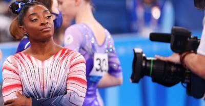 Испытывавшая психологические проблемы гимнастка Байлз выиграла бронзу на Олимпиаде в Токио
