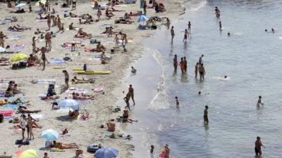 Бутылки, окурки, пластиковые пакеты: марсельцы убирают свои пляжи
