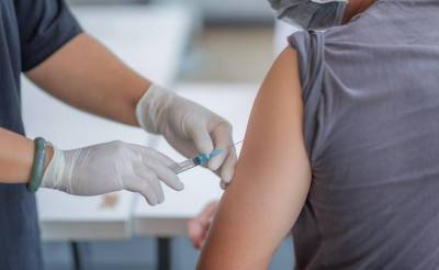 Штаб по борьбе с коронавирусом предупредил узбекистанцев об опасности приема различных вакцин от коронавируса