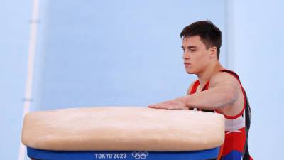 Гимнаст Нагорный завоевал бронзу в упражнениях на перекладине на Играх в Токио