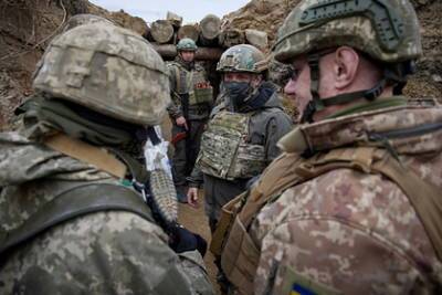 Украинским чиновникам запретили посещать зону боевых действий в Донбассе
