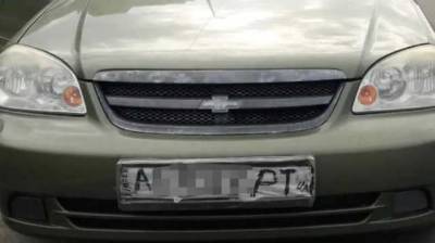 Под Киевом полицейские задержали водителя за езду на авто с нарисованными номерными знаками