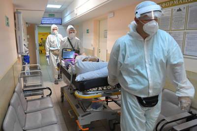 Российский врач назвал три причины госпитализации привитых от COVID-19