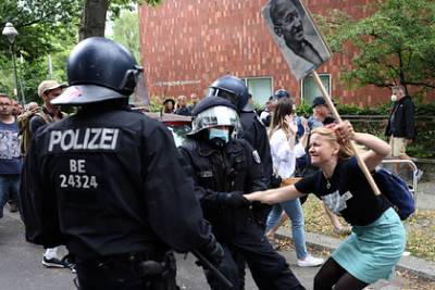 Десятки полицейских пострадали в ходе протестов в Берлине