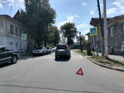В Тверской области на пешеходном переходе водитель внедорожника сбил женщину