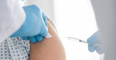 Чи потрібно вакцинуватися проти COVID-19 тим, хто вже перехворів?