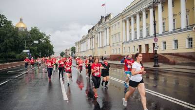 Участников масштабного забега по Петербургу обязали полностью привиться