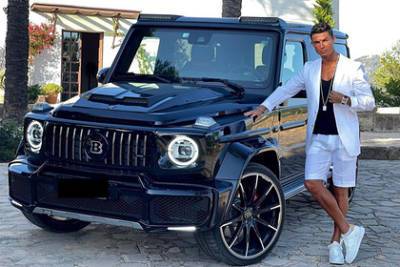 Роналду показал подаренный женой Mercedes за десятки миллионов рублей