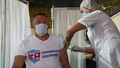 Вологодский губернатор сделал повторную прививку от коронавируса